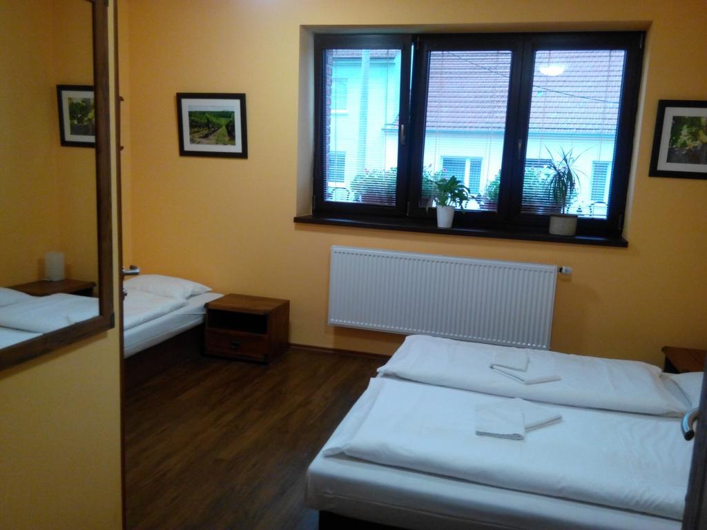 Penzion Vinarsky Dvorek Velke Nemcice Chambre photo